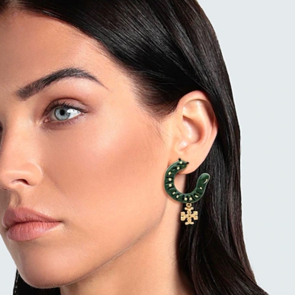 Tory Burch Rare CATERPILLAR Mismatched Drop Earrings Green & Gold NEW FUN - Picture 8 of 8